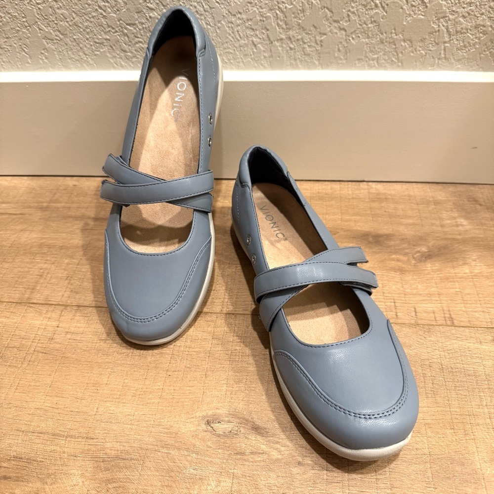 New! VIONIC Blue Flats w/ Easy Velcro Straps Size 8